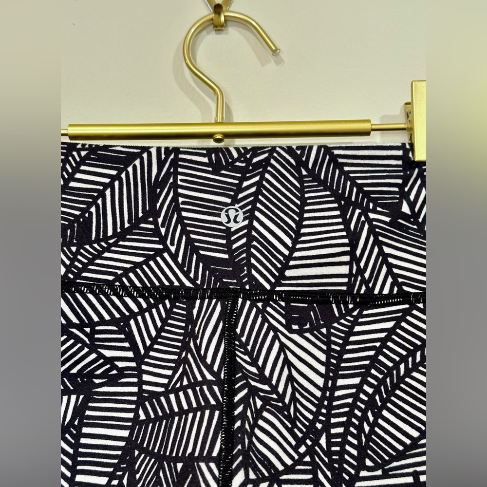 Lululemon Wunder Under Pant Full-On Luon Banana Leaf White/Black - Size 6 - Picture 7 of 7